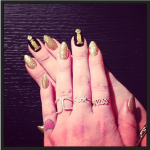 Kelly Osbourne Nails Golden Globes 2014 TheGoldenStyle.jpg